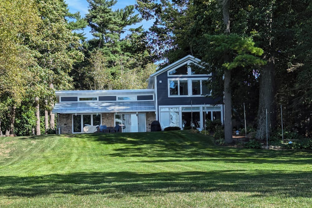 Sturgeon Bay House | 4-bedroom house with AC in Sturgeon Bay