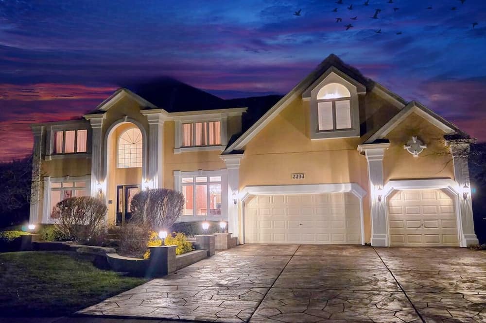 Fox Valley House | La Casa Serenità: Peaceful Elegance
