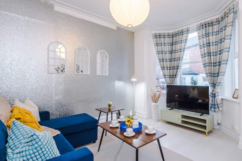 Manchester House | Sleep 7, Pool Table/TTennis, Free Parking, 3BR