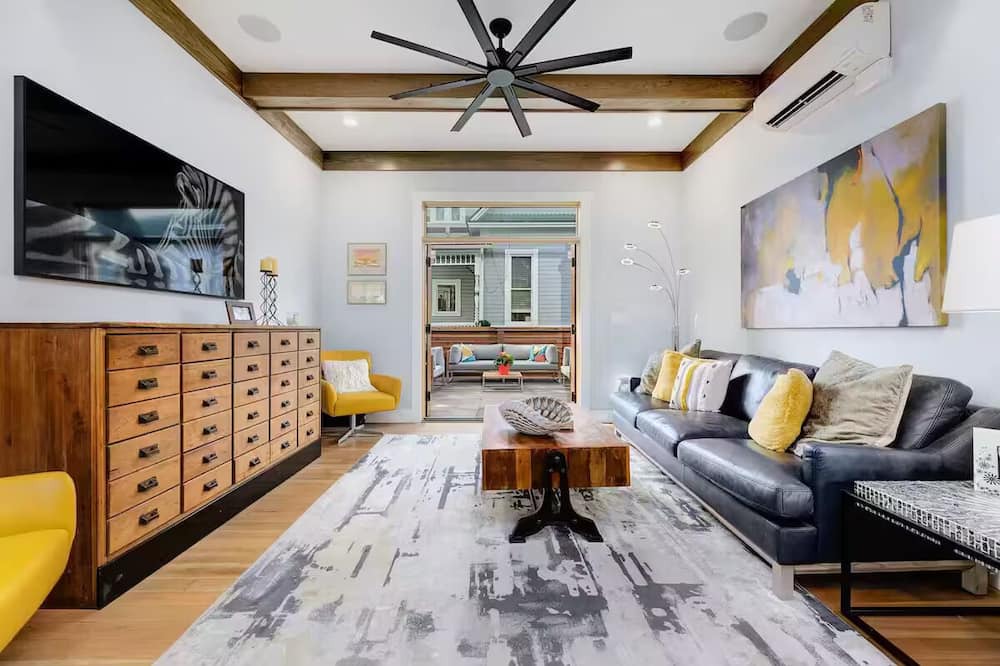 North End House | North End 5-BR Steps to Hyde Park & Downtown