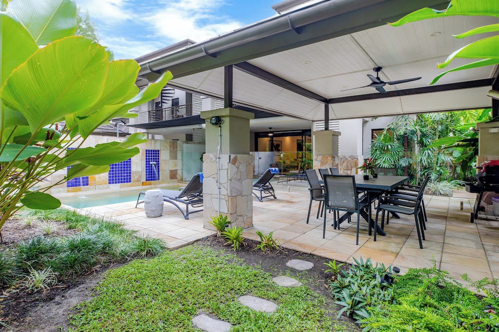 Craiglie Apartment | Luxurious tropical 2 bedroom apartment in 5 star resort