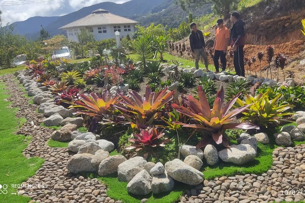 Kundasang Villa | La Cantane Villa in Kundasang offers a spacious villa, with breakfast included