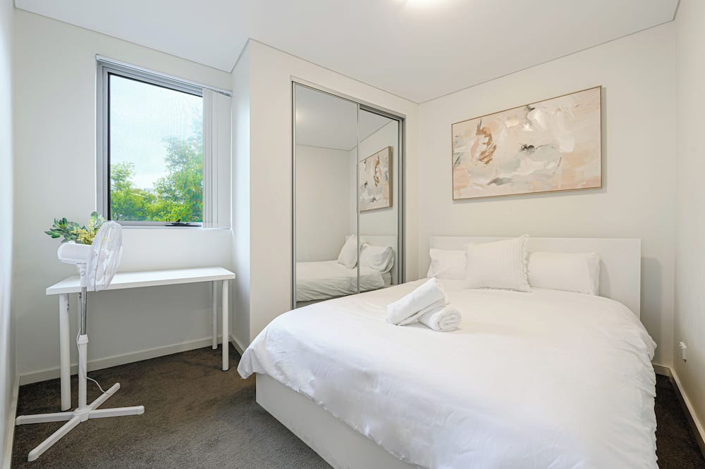 Liverpool Apartment | Liverpool 3Br APT Business/Hospital/Parking/8ppl
