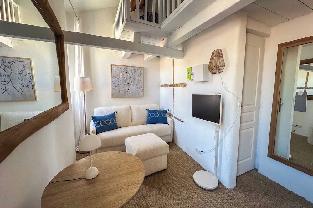 Saint-Tropez City Centre Apartment | Cozy Studio– Mezzanine/2P– Central/Port St-Tropez