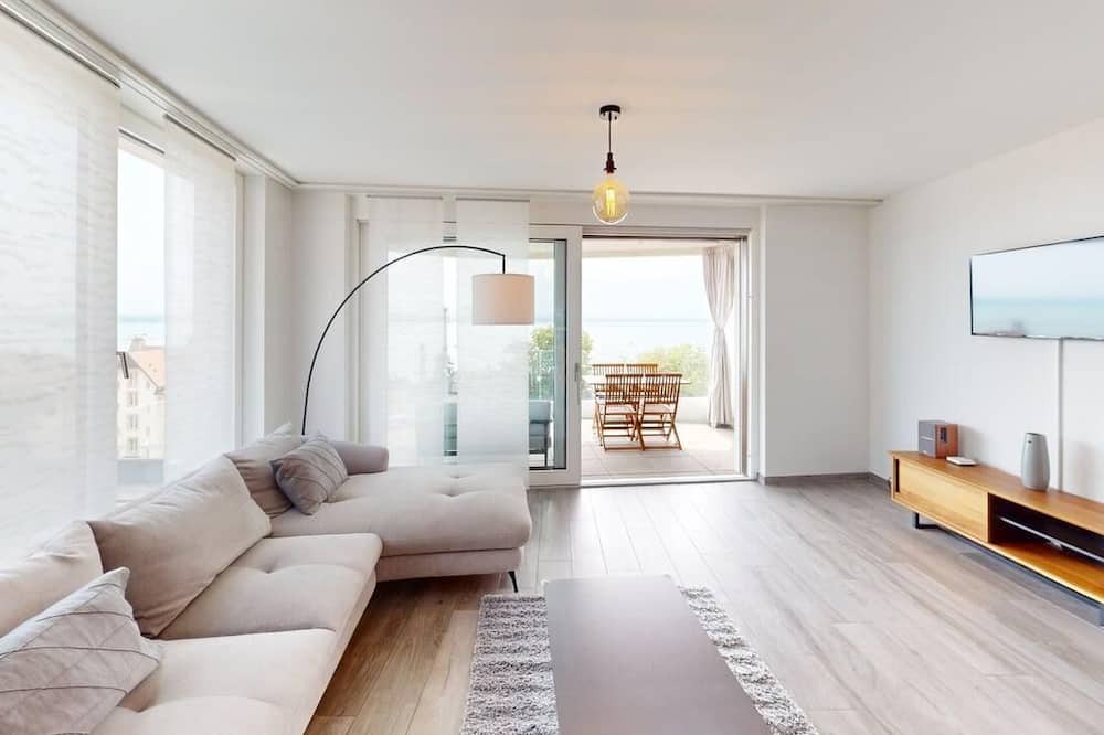 Neuchatel Apartment | Bright & Spacious 2-bed Apartment - with Balcony & Lake View!