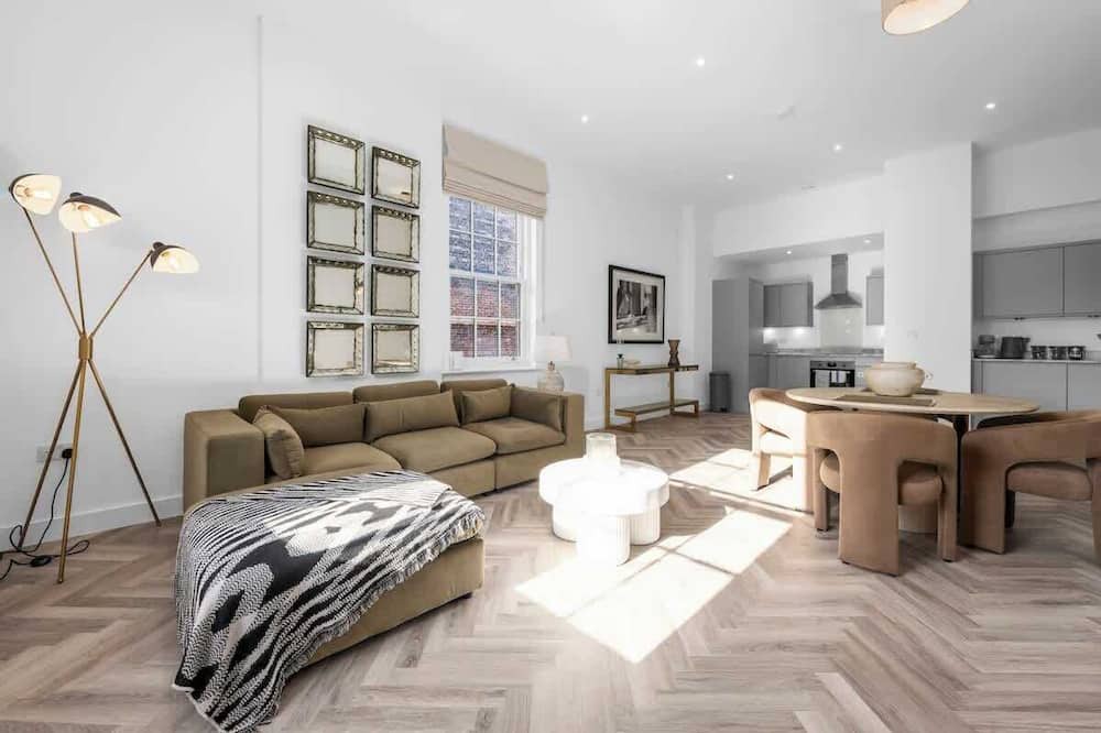 Trafford Apartment | NEW Altrincham flat free parking by City SuperHost