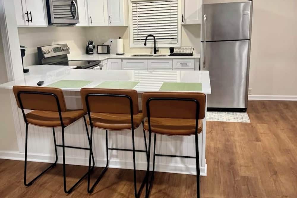 Talladega House | Nalida's Retreat - Cozy 3 Bedroom 2 Bath w/Modern Comforts