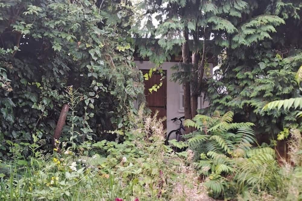 Hendon Cabin | Picturesque City Cabin modern Professional Market, near busses, tube and shops