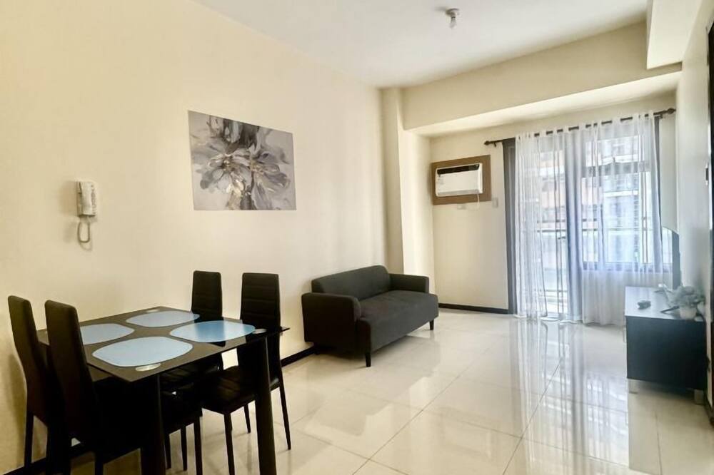 Pasay Condo | Levi & Moon's Manila Bay