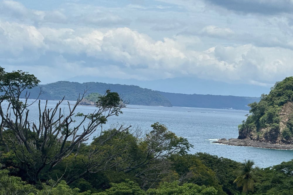 El Ocotal House | 4-bedroom ocean view house in beautiful Playa Ocotal with AC and plunge pool.