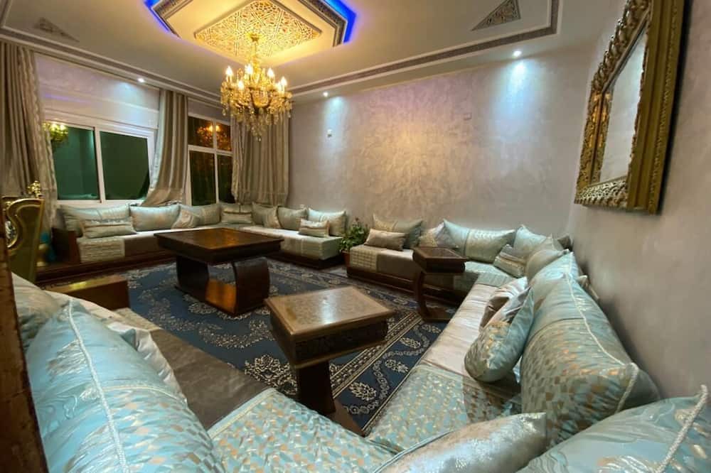 Bni Makada Apartment | Luxury 3-bedroom apartment - near the sea