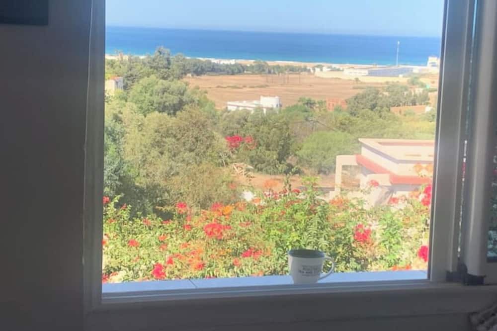 Bni Makada House | Spacious one-bedroom apartment close to the sea