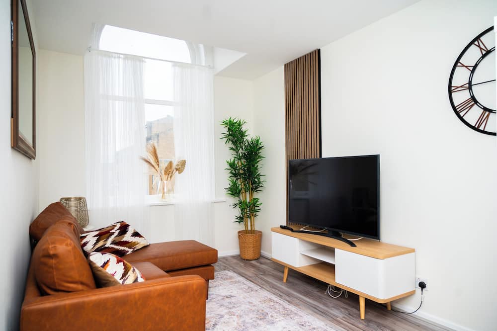 Dewsbury Apartment | Luxury 1- Bed Apartment Opposite Dewsbury Train Station