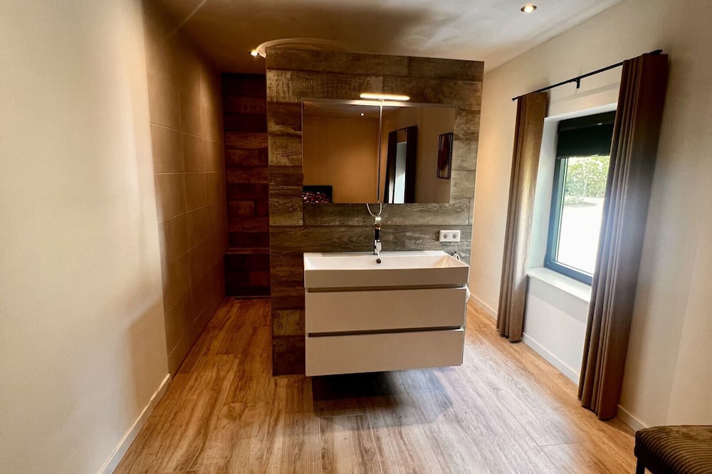 Waalre House | Luxury recreation house in the middle of a wooded area (31f)