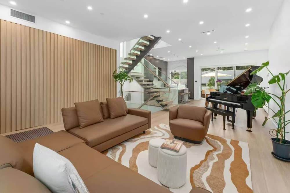 Dunbar House | One-year New Luxury House on Vancouver West Side