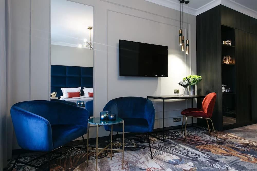 Stradom Hotel | Cultural Haven in Krakow's Heart | Premium Amenities | Elegant Atmosphere