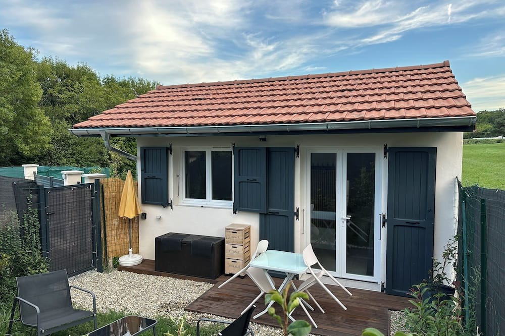 Saint-Vincent-de-Mercuze Apartment | La Maisonnette and its garden in Chartreuse