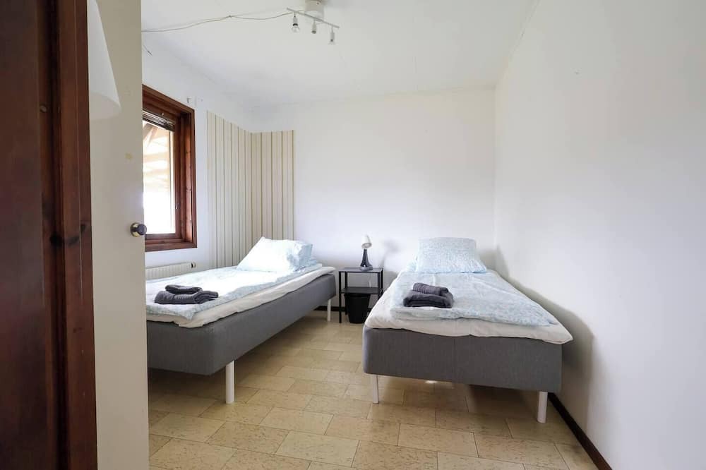 Torslanda House | For Workers 12 Beds - Volvo - Parking lot - All-inclusive