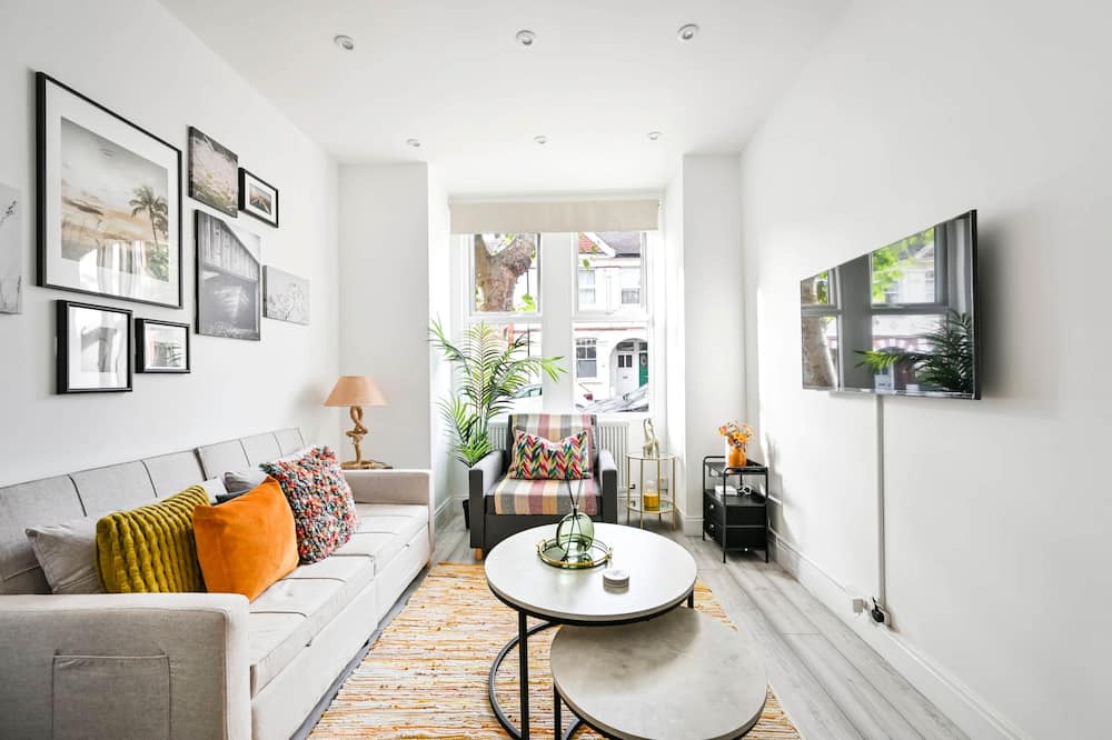 Furzedown House | Modern 2 Bedroom House-Sleeps 6-Close to Tube & Tooting Bec