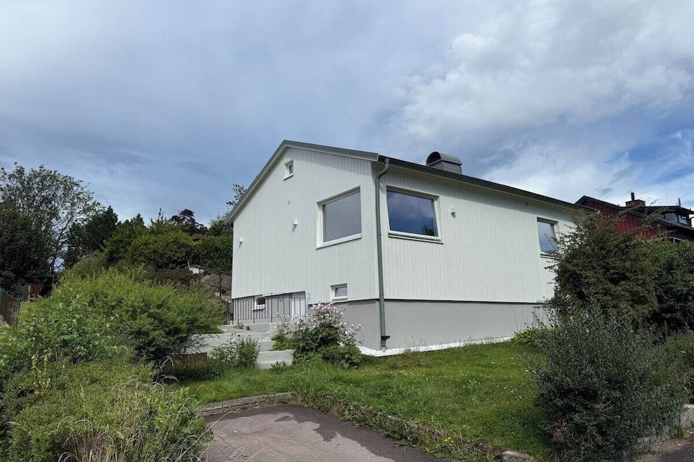 Hisings Backa House | Workers Home - 5 BR - 8 Beds - 2 Bath - All Inc