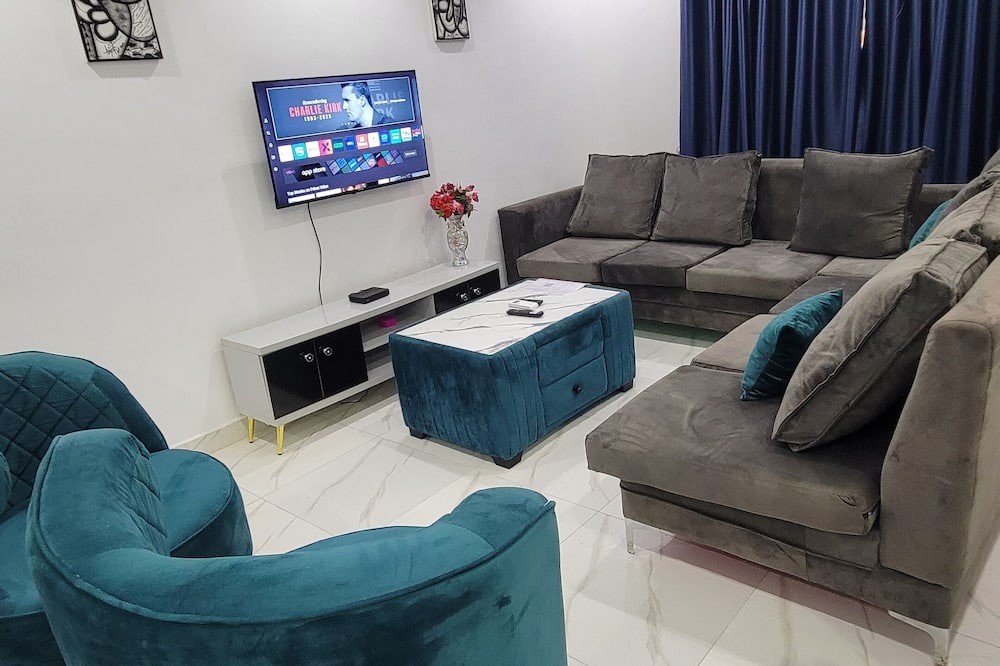 Lekki Phase 1 Apartment | Stylish 2-bed, 3-bath in Lekki Phase 1 with 24/7 power, Wi-Fi & top amenities
