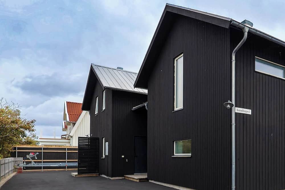 Ockero House | Workers - Families - Öckerö - Near Volvo - All-Inc