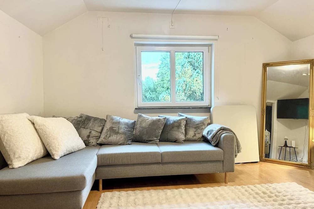 Backadalen House | Workers - Studio - Volvo - Parking lot - All-Inc