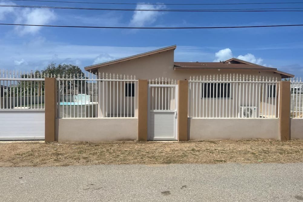 San Nicholas Noord Villa | Modern Villa with 2 bedrooms and luxury pool