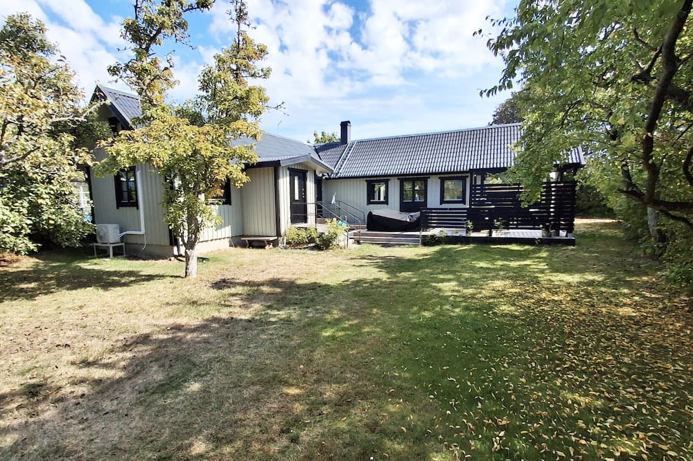 Solvesborg Ski Chalet | Beachfront holiday home with sea view in Sölvesborg | SE03021