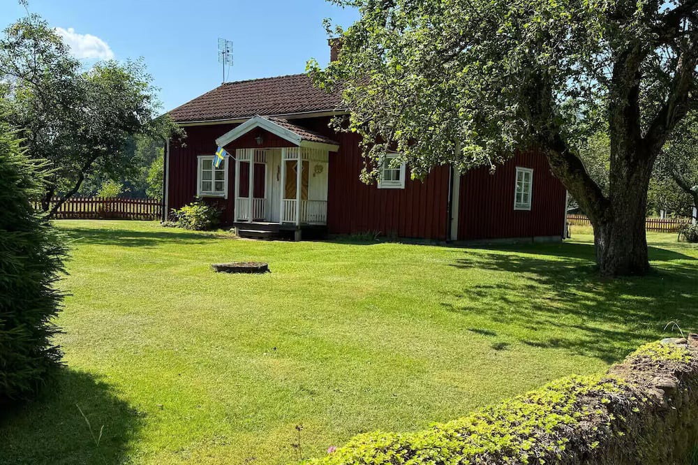 Vretstorp Ski Chalet | Charming, renovated holiday home in a secluded location a few minutes from the lake