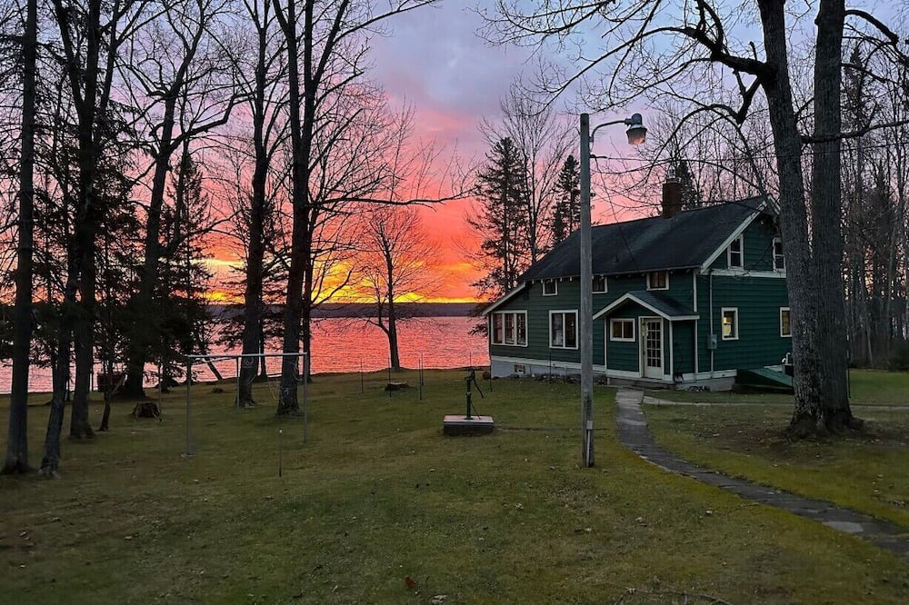 Marenisco Cabin | Cabin Creek on the western banks of Lake Gogebic
