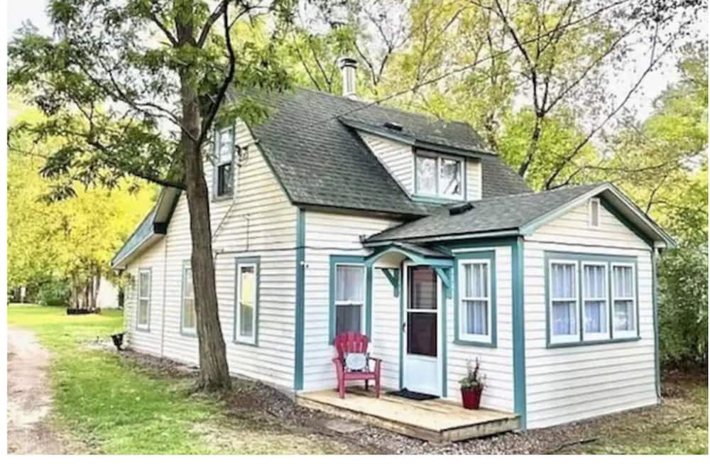 Pequot Lakes House | Cozy 3 Bedroom Bungalow near Lake, Fishing, Snowmobiling