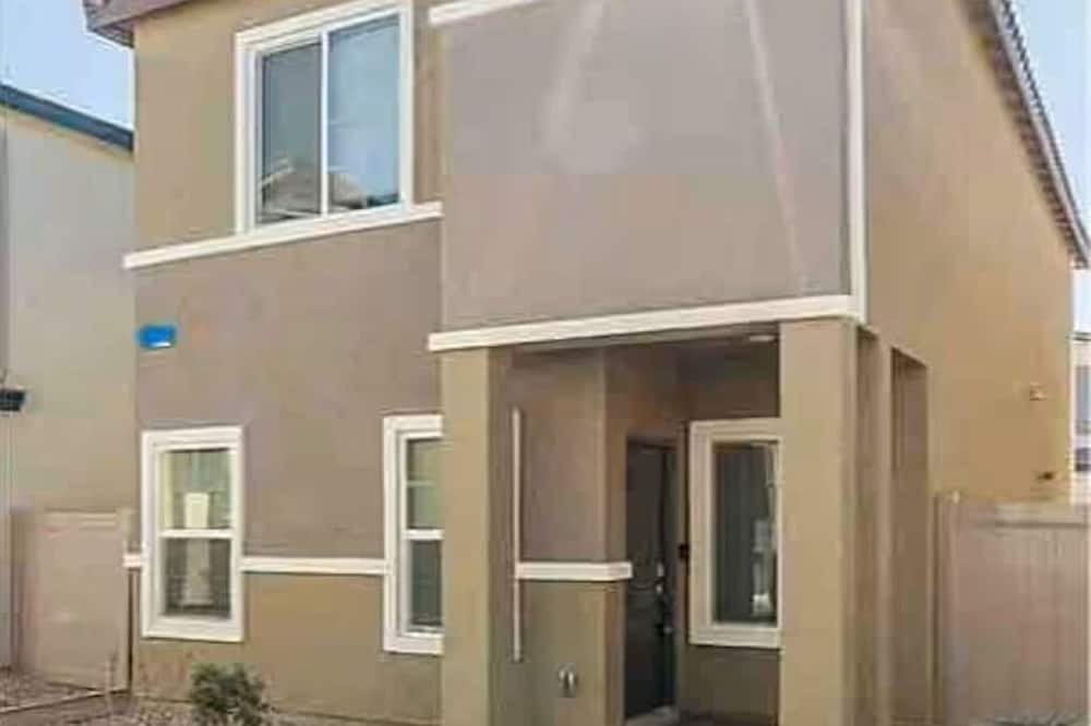 North Las Vegas House | 3-bedroom house in lovely North Las Vegas with attached garage