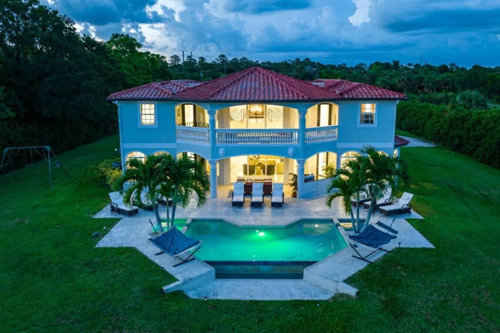 Palm City Apartment | Private 5000 SF Waterfront Mansion w/Pool & Games
