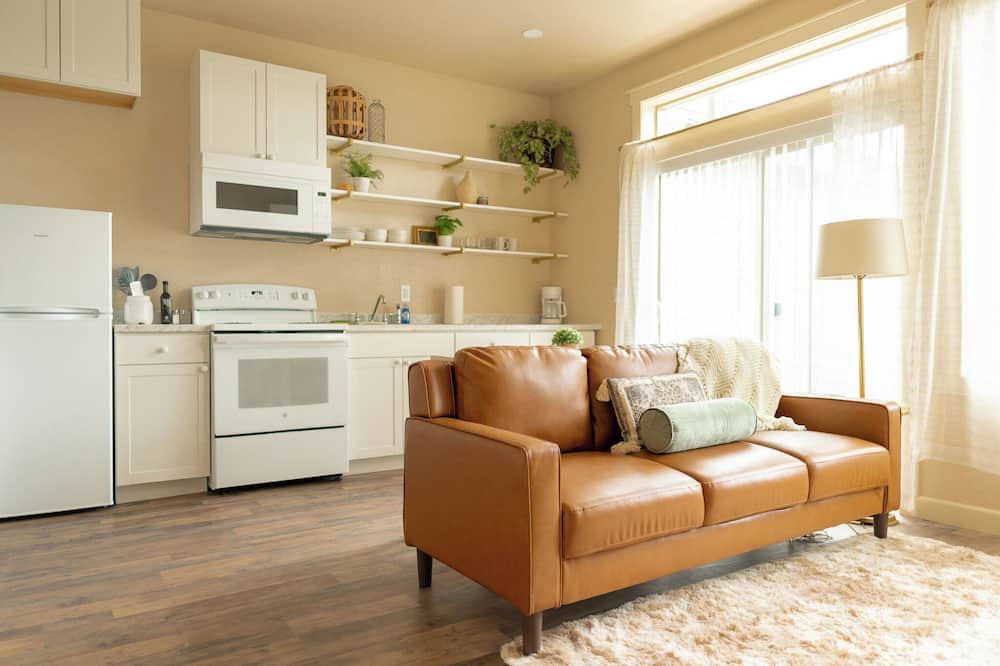 Pasco Apartment | Stylish 1-Bedroom ADU, Modern Comfort + Design