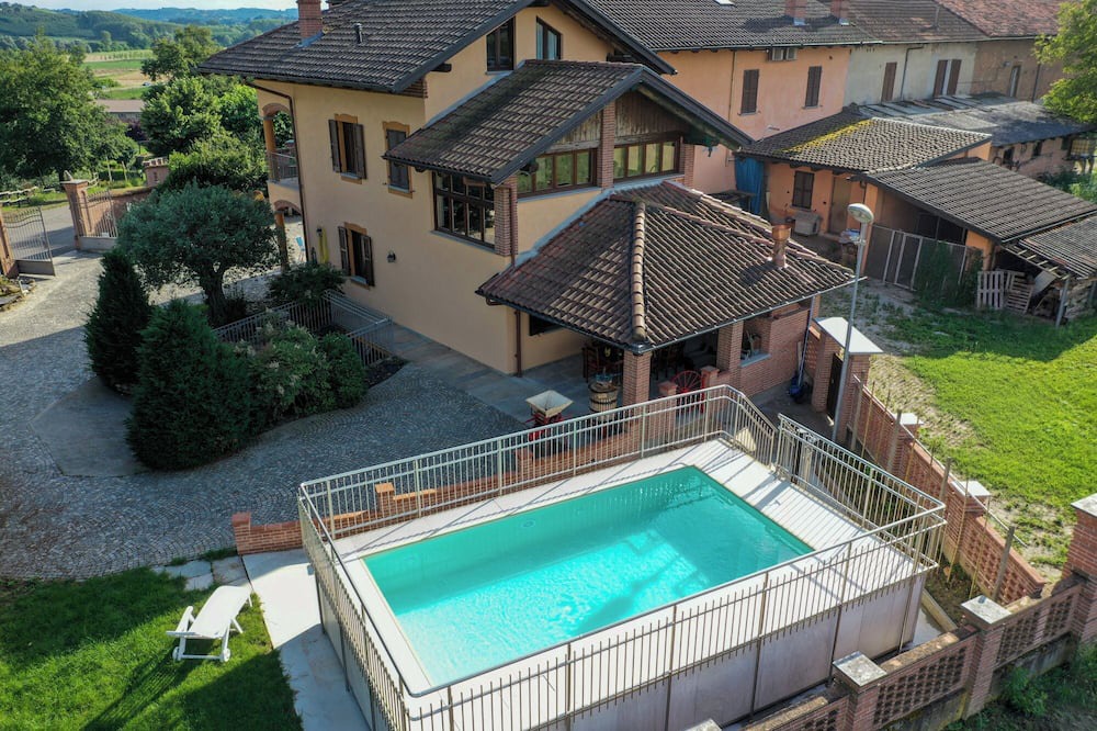San Damiano dʼAsti Villa | VILLA WITH A VIEW - PRIVATE POOL AND BARBECUE