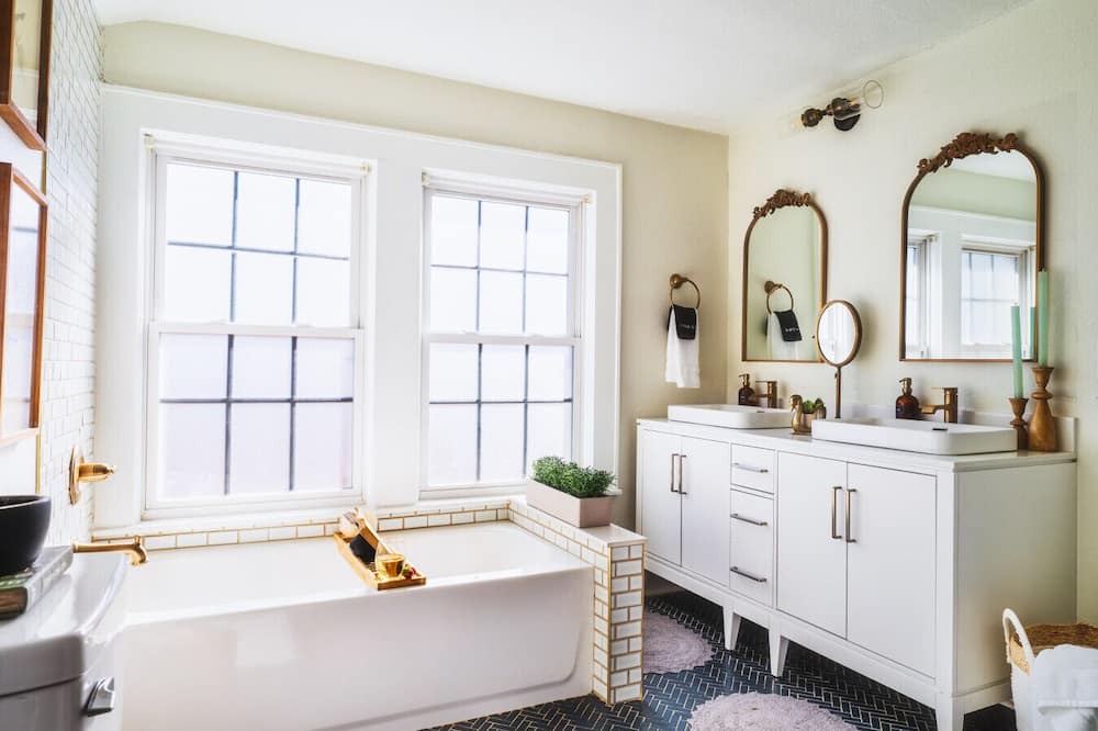 Wesley Heights Apartment | The Royal Treatment.