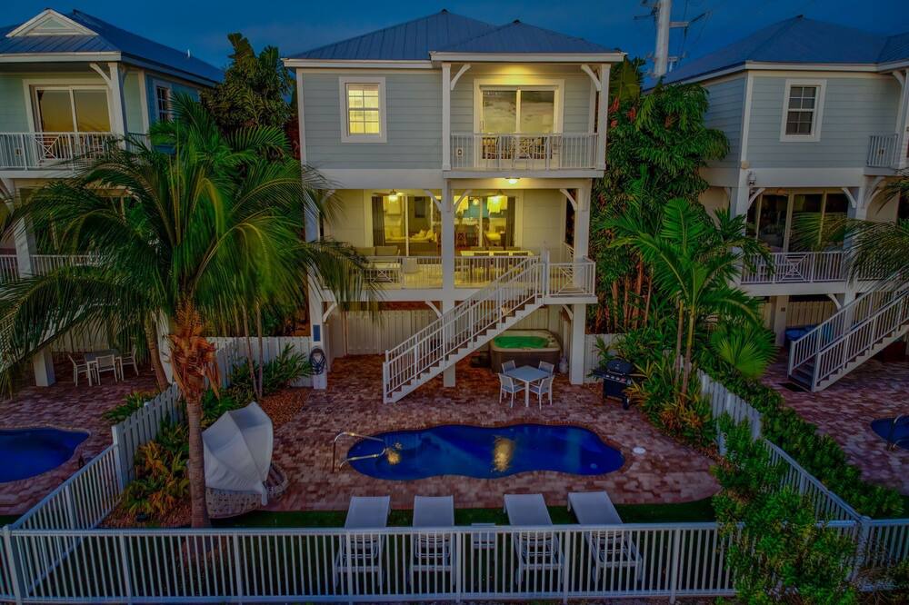 Little Venice House | Sunset Tides - Luxury Waterfront Pool Home, 30' Dock