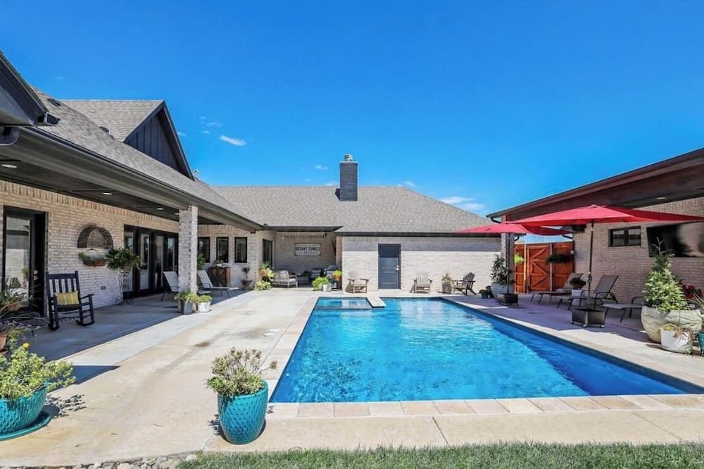 Amarillo House | Resort like home 4 bedroom, 3.5 bath plus pool and hot tub in Amarillo Tx