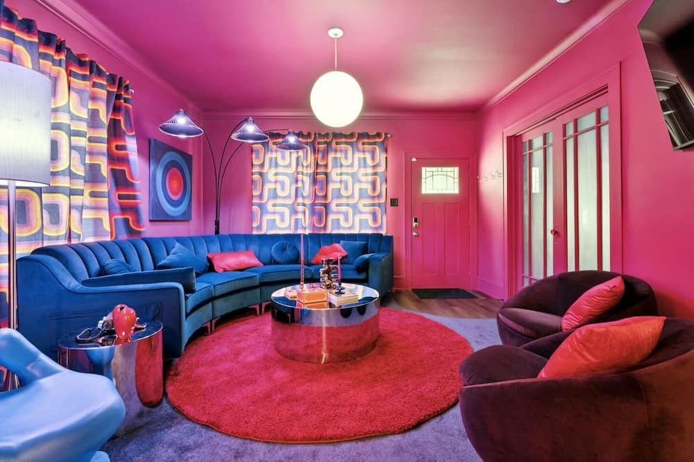 Lincoln Apartment | The Groove Capsule!