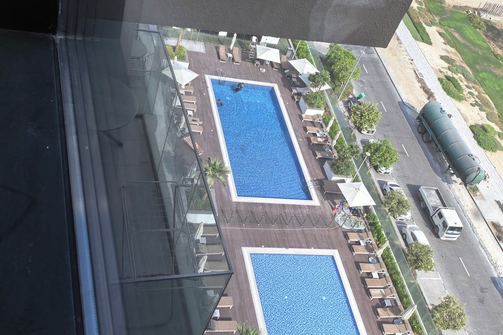 Dubai Apartment | Nice apartment in phenomenal Dubai with fitness room, AC