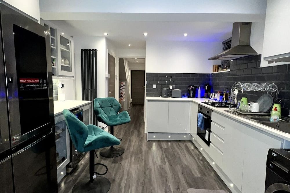 Uxbridge South House | Relaxation Oasis: Hot Tub Haven!