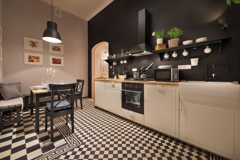 Karlin Apartment | Elegant City Retreat – 2-Bedroom Apartment with Modern Comforts