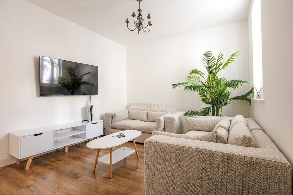Woolwich House | Luxury 3BR | Sleeps 8 | Pool Table + PS5 | Near O2