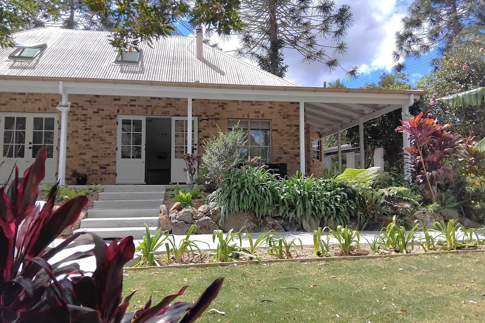 North Maleny House | Bunya - 2-Bedroom, 2-Bathroom House with Private Garden