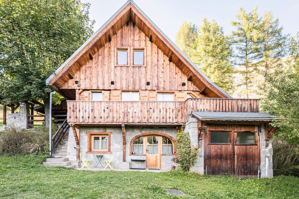 Jarrier Ski Chalet | Chalet 'Jarrier' with Mountain View, Private Terrace and Private Garden