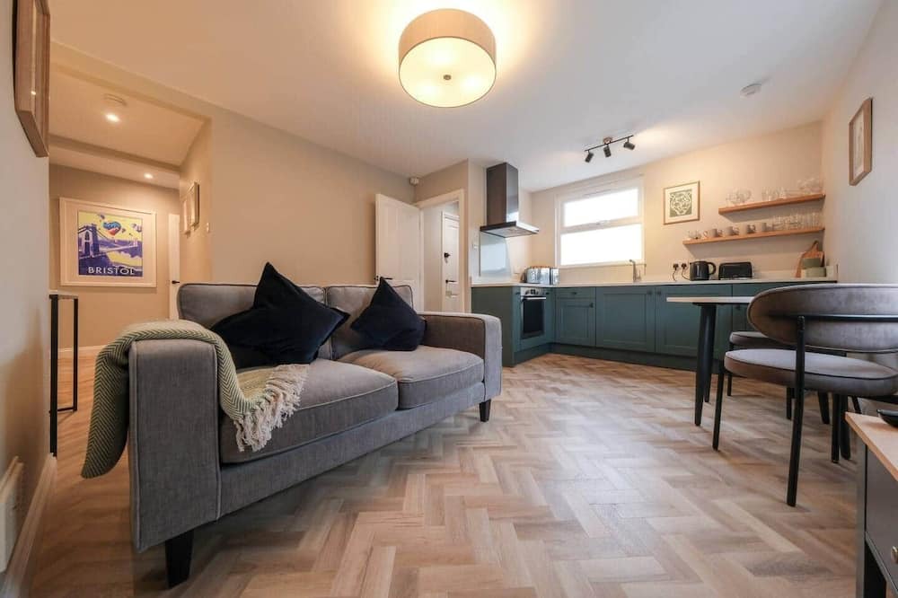 Southville Apartment | Modern Southville Escape | City & Harbourside