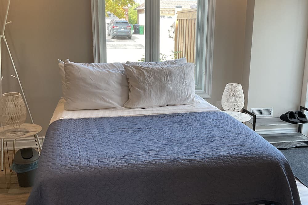Meadowvale Village Apartment | Cozy, peaceful family-friendly neighborhood-steps away from the credit river