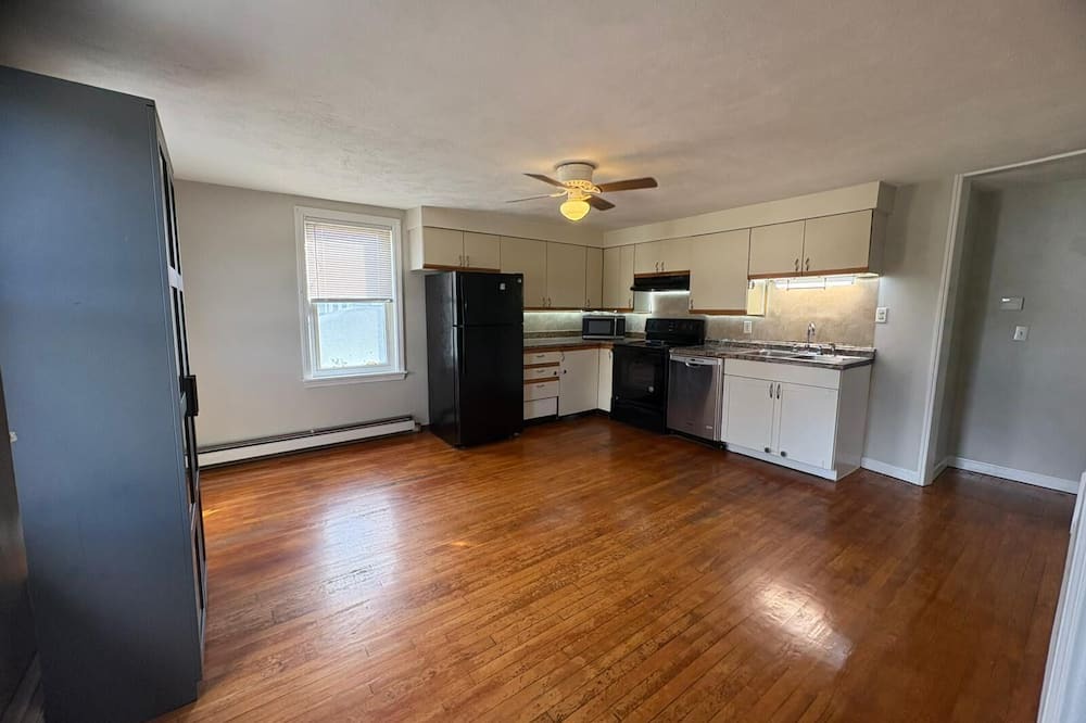 North Attleboro House | Fabulous building in North Attleborough Downtown - 2 bedrooms