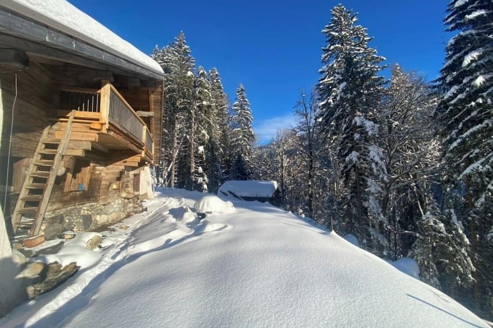 La Giettaz Ski Chalet | 10-person family chalet in the forest. Aravis pass. 2 km from the slopes